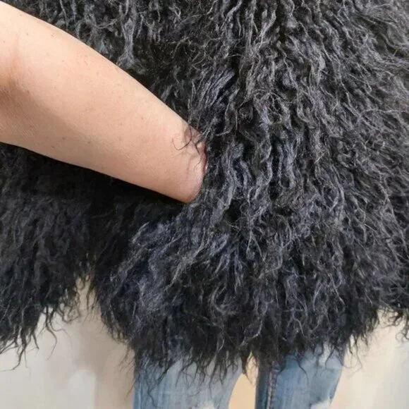 πUBER GORGE!πVTG 70s Vibe Boho Chic Black Faux Mongolian Lamb Fur Jacket - Picture 15 of 16